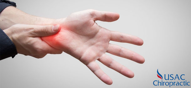 Căng cơ do vận động kéo dài gây đau nhức vùng cổ tay