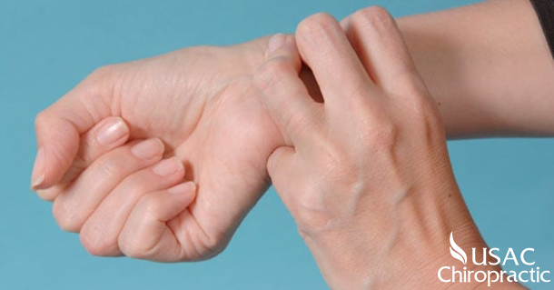 Hội chứng đường hầm cổ tay xảy ra khi dây thần kinh giữa trong ống cổ tay bị chèn ép quá mức