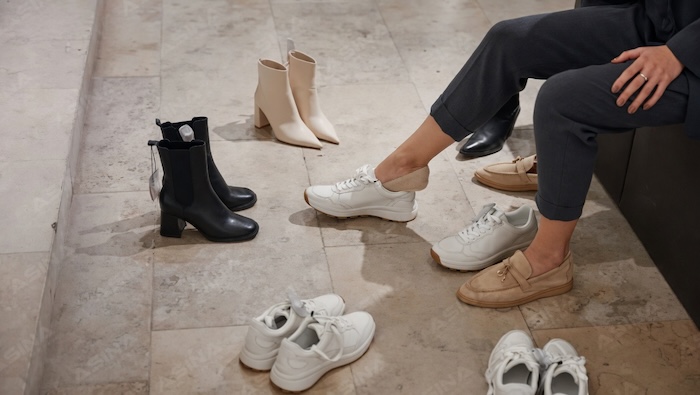 Bàn Chân Bẹt Nên Đi Giày Gì